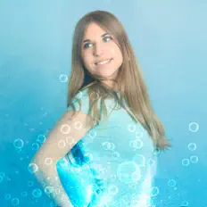 Dengarkan Julia, tonton video musik, baca bio, lihat tanggal tur & lainnya!