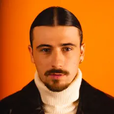 Escucha a Pierre Garnier, mira videos musicales, lee su biografía, consulta las fechas de las gira y más.