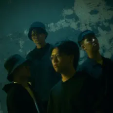 CustoMoodを聴いたり、ミュージックビデオを鑑賞したり、経歴やツアー日程などを確認したりしましょう！