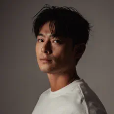 聆聽 何浩文、觀看音樂影片、閱讀小傳、查看巡演日期等！