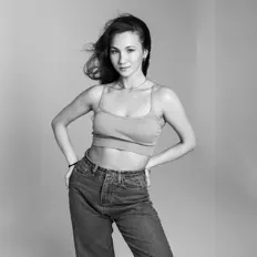 Ouça RAYVA, assista a videoclipes, leia a biografia, veja as datas das turnês e mais!