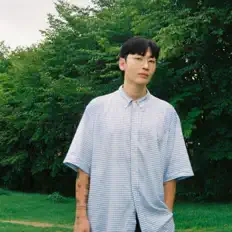 收听 SUNGHWI、观看音乐视频、阅读小传、查看巡演日期等 ！