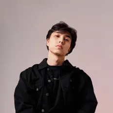 Qontrast dinle, müzik videolarını izle, biyografisini oku, tur tarihlerini ve daha fazlasını gör!