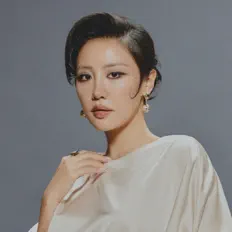 Listen to Văn Mai Hương, watch music videos, read bio, see tour dates & more!