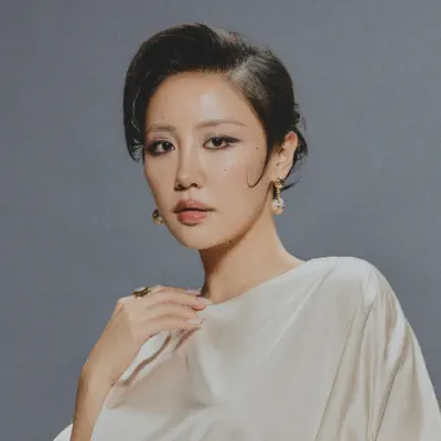 Listen to Văn Mai Hương, watch music videos, read bio, see tour dates & more!