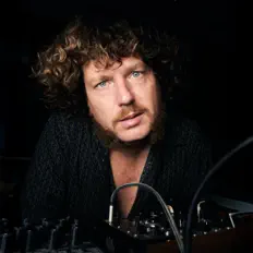 收听 Defex、观看音乐视频、阅读小传、查看巡演日期等 ！