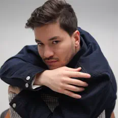 Escucha a Eyelish, mira videos musicales, lee su biografía, consulta las fechas de las gira y más.
