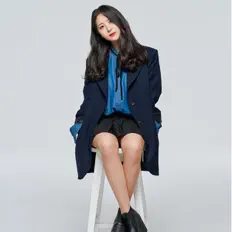 이시몬을(를) 듣고, 뮤직 비디오를 보고, 약력을 읽고, 투어 일정 등을 확인하세요!