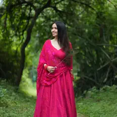 Aishwarya Anandを聴いたり、ミュージックビデオを鑑賞したり、経歴やツアー日程などを確認したりしましょう！