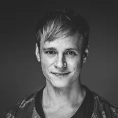 Ακούστε περιεχόμενο από Elias Doré, παρακολουθήστε μουσικά βίντεο, διαβάστε το βιογραφικό, δείτε ημερομηνίες περιοδείας, και πολλά ακόμη!