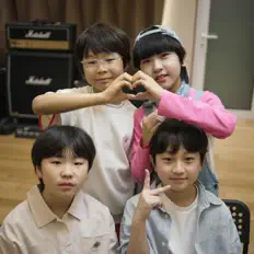 Ouve PUREUNDAL, vê vídeos de música, lê a biografia, vê as datas da digressão e muito mais!