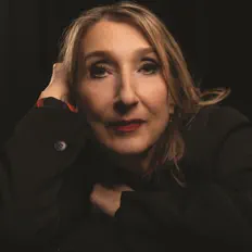 收听 Claudia Brücken、观看音乐视频、阅读小传、查看巡演日期等 ！