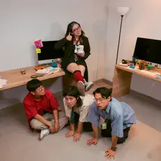 380 सुनें, म्यूज़िक वीडियो देखें, बायो पढ़ें, दौरे की तारीखें और बहुत कुछ देखें!