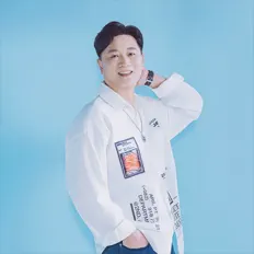 Cho Sungha सुनें, म्यूज़िक वीडियो देखें, बायो पढ़ें, दौरे की तारीखें और बहुत कुछ देखें!