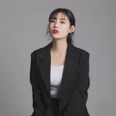 Luister naar Nayoung Sim, bekijk muziekvideo's, lees de bio, bekijk de tourdata, en meer!