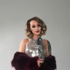 聆聽 Марина Романова、觀看音樂影片、閱讀小傳、查看巡演日期等！