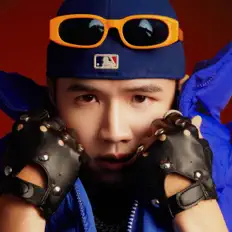聆聽 PG LIU、觀看音樂影片、閱讀小傳、查看巡演日期等！