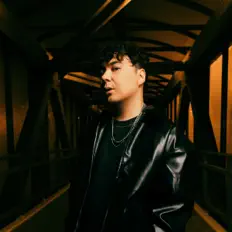 Luister naar Даник, bekijk muziekvideo's, lees de bio, bekijk de tourdata, en meer!