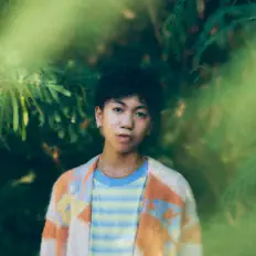 聆聽 Neil、觀看音樂影片、閱讀小傳、查看巡演日期等！