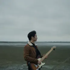 Poslechněte si interpreta Joe Hua, sledujte hudební videa, přečtěte si životopis, podívejte se na data turné a další informace.