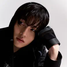 聆聽 SLAY、觀看音樂影片、閱讀小傳、查看巡演日期等！