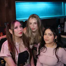 Écoutez LYRE, regardez des vidéoclips, lisez la biographie, consultez les dates de tournée et plus encore !