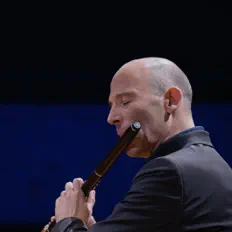 Ariel Zuckermann सुनें, म्यूज़िक वीडियो देखें, बायो पढ़ें, दौरे की तारीखें और बहुत कुछ देखें!