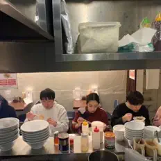 聆聽 CONFVSE、觀看音樂影片、閱讀小傳、查看巡演日期等！