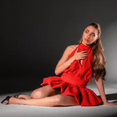 收听 luna karam、观看音乐视频、阅读小传、查看巡演日期等 ！