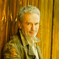 Dengarkan Franz Benton, tonton video musik, baca bio, lihat tanggal tur & lainnya!