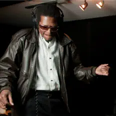 收听 Curtis McClain、观看音乐视频、阅读小传、查看巡演日期等 ！