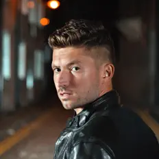 Daniel De Bourgを聴いたり、ミュージックビデオを鑑賞したり、経歴やツアー日程などを確認したりしましょう！