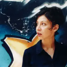 Ouve Spring, vê vídeos de música, lê a biografia, vê as datas da digressão e muito mais!