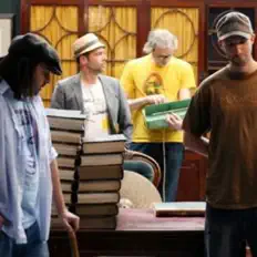 聆聽 Lucky Elephant、觀看音樂影片、閱讀小傳、查看巡演日期等！