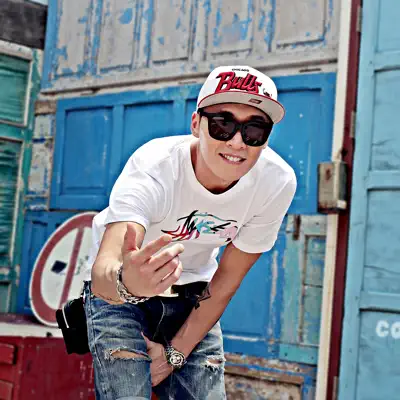 Listen to 쿤, watch music videos, read bio, see tour dates & more!