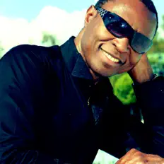 Ouve bachot muna, vê vídeos de música, lê a biografia, vê as datas da digressão e muito mais!