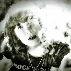 收听 Michèle O、观看音乐视频、阅读小传、查看巡演日期等 ！