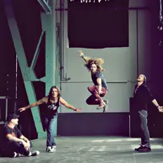 Listen to Acht, watch music videos, read bio, see tour dates & more!