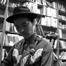 Dengarkan Kim Tae Chun, tonton video musik, baca bio, lihat tanggal tur & lainnya!