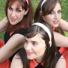 Poslechněte si interpreta Las Annettes, sledujte hudební videa, přečtěte si životopis, podívejte se na data turné a další informace.