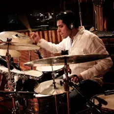 Poslechněte si interpreta Yaury Hernández, sledujte hudební videa, přečtěte si životopis, podívejte se na data turné a další informace.