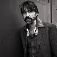 Hör dir Nils Koppruch an, schau dir Musikvideos an, lies die Biografie, finde Tourdaten und mehr!