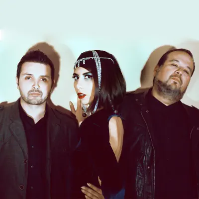 Listen to Madame Ur Y Sus Hombres, watch music videos, read bio, see tour dates & more!