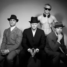 Listen to De Vet Du, watch music videos, read bio, see tour dates & more!