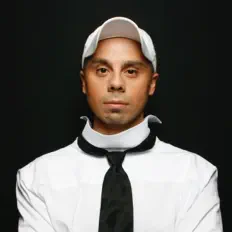 Poslechněte si interpreta Esteban Garcia, sledujte hudební videa, přečtěte si životopis, podívejte se na data turné a další informace.