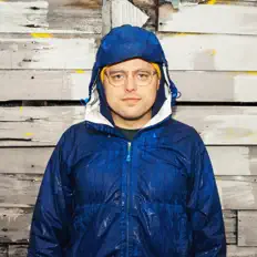 Ruler सुनें, म्यूज़िक वीडियो देखें, बायो पढ़ें, दौरे की तारीखें और बहुत कुछ देखें!