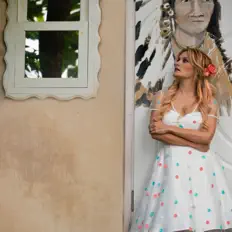 Ebru Cündübeyoğlu सुनें, म्यूज़िक वीडियो देखें, बायो पढ़ें, दौरे की तारीखें और बहुत कुछ देखें!