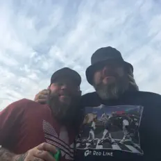 Poslechněte si interpreta Brothers Kime, sledujte hudební videa, přečtěte si životopis, podívejte se na data turné a další informace.