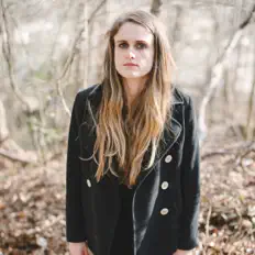 Escucha a Claire Cronin, mira videos musicales, lee su biografía, consulta las fechas de las gira y más.