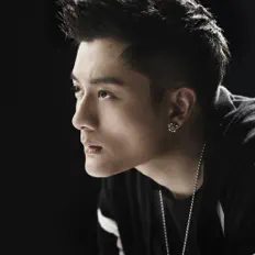 Listen to 東南, watch music videos, read bio, see tour dates & more!